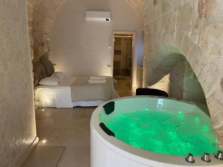 Maison d’hôte pour 4 personnes, avec piscine ainsi que terrasse et jacuzzi, animaux acceptés à Monopoli - 2
