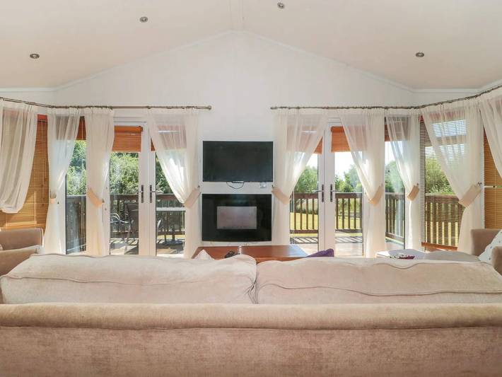Holiday rental for 6 people, with balcony and lake view, child-friendly in North Somerset