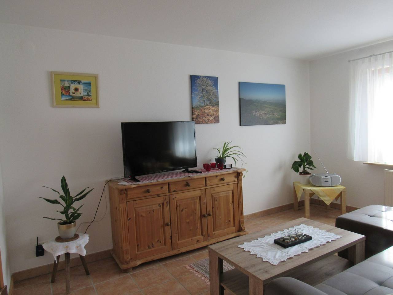 Ganze Wohnung, Ferienwohnung 'Erdgeschoss' mit Bergblick, Gemeinschaftsterrasse und Wi-Fi in Metzingen, Neckar-Alb