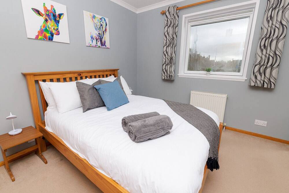 Ganze Wohnung, Stylish Lerwick 2Br Apt with Harbour & Town Views in Shetland Inseln