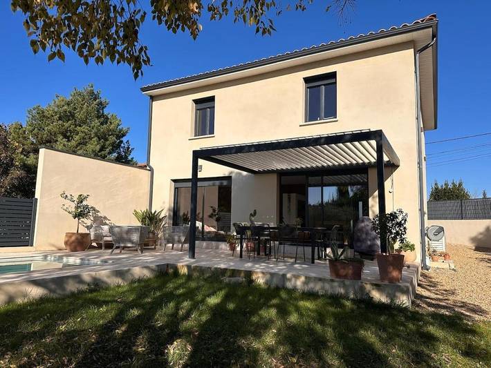 Villa pour 5 personnes, avec vue et piscine ainsi que terrasse et jardin