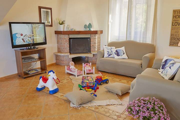 Villa with pool, 5 rooms with private bath, between Palermo and Cefalù in Torre Colonna-Sperone, Altavilla Milicia