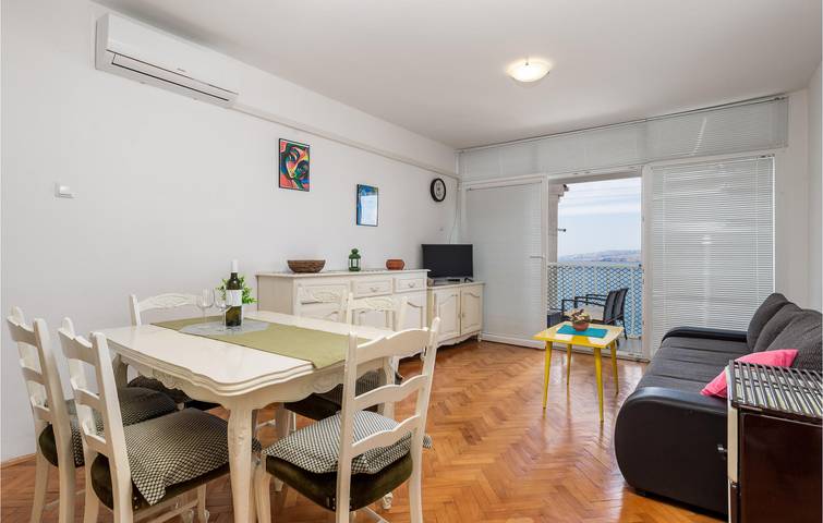 Ganze Ferienwohnung, Gemütlich, 2 km vom Strand entfernt: Terrasse, WLAN und Parkplatz in einer modernen Wohnung in Senj, Kvarner Festland