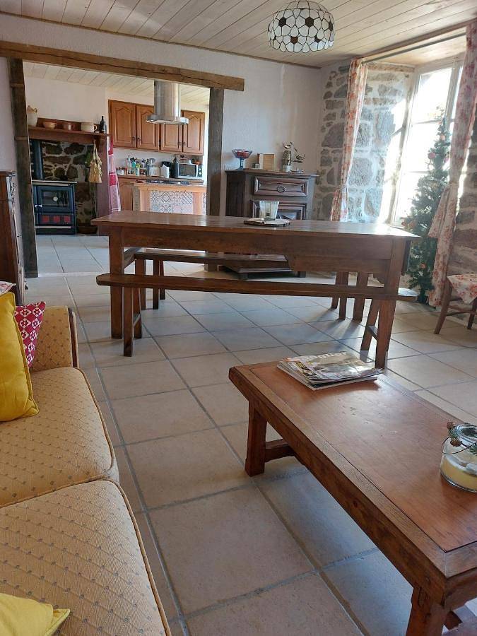 Two-Bedroom House in Méallet, Région de Mauriac