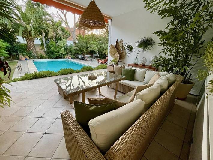 Location de vacances pour 8 personnes, avec piscine et terrasse, adapté aux familles à Roche