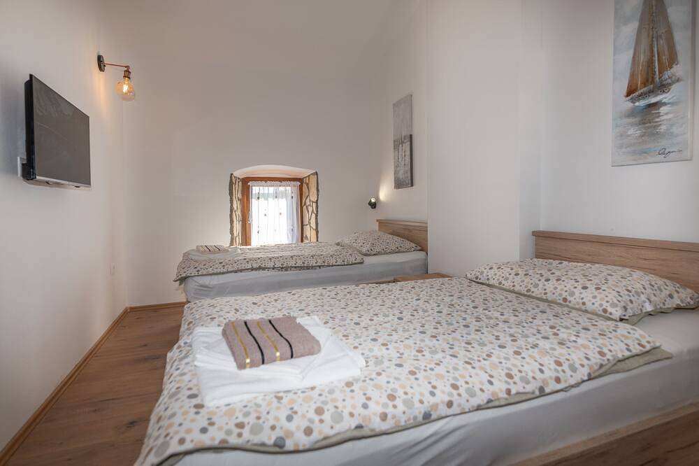 Rückzugsort am Meer mit Pool, nur Wenige Minuten vom Strand Entfernt in Raša, Côte Est de l'Istrie