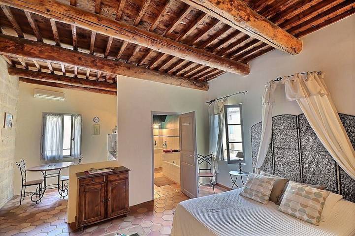 Gîte pour 2 personnes, avec piscine et terrasse à Montaren-et-Saint-Médiers - 4