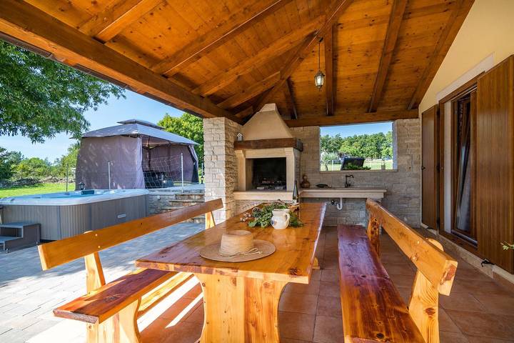 Villa pour 8 personnes, avec piscine et jardin à Barban - 4