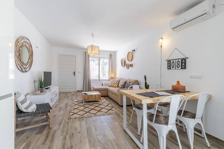 Villa vacacional 'Casa Verano Eterno' con piscina, jardín y vistas a la montaña in Benisa, Costa Blanca