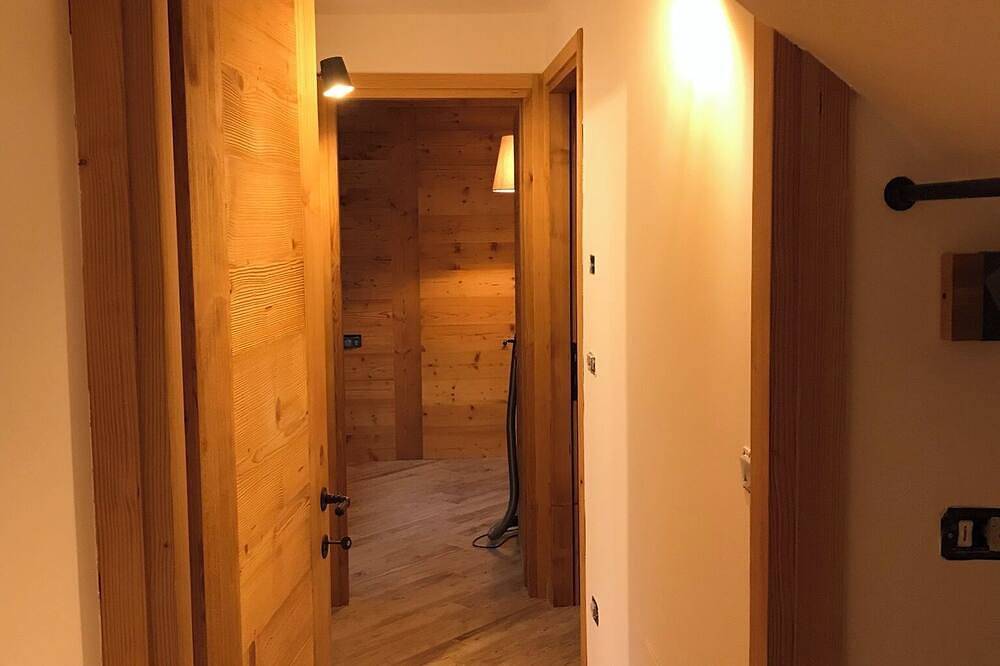 Hel lejlighed, Idyllic vacation apartment in the center, walking distance to ski lifts, great summer hike in Champoluc, Wallisian Alps