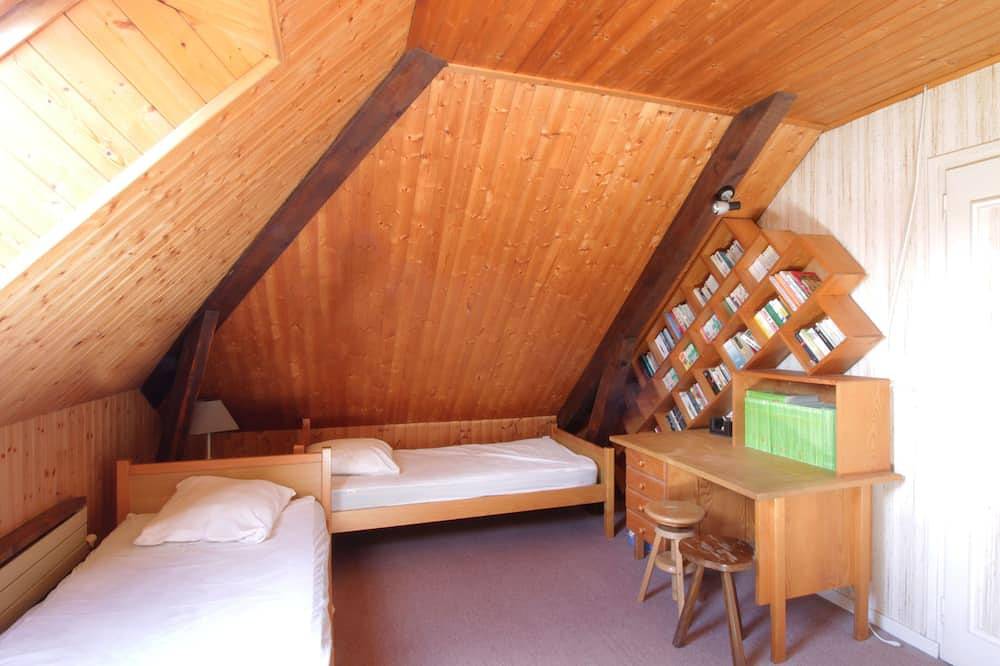 Beautiful villa on the slopes of Lake Aiguebelette! in Saint-Alban-de-Montbel, Chambéry region