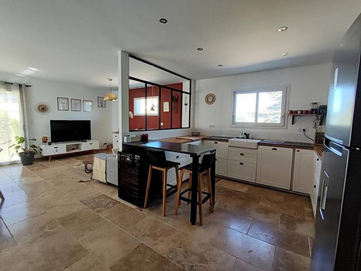 Location de vacances pour 6 personnes, avec piscine ainsi que jardin et terrasse à Saint-Jean-de-Ceyrargues - 3