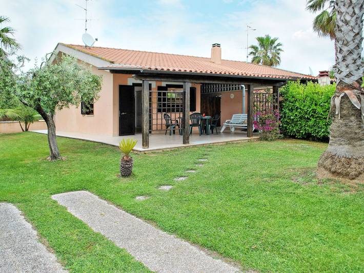 Location de vacances pour 6 personnes, avec Terrasse et Jardin à Fondi