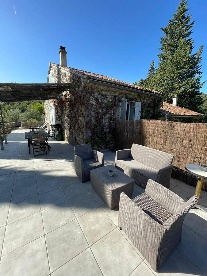 Location de vacances pour 6 personnes, avec piscine ainsi que jardin et vue, animaux acceptés à Sampzon - 4