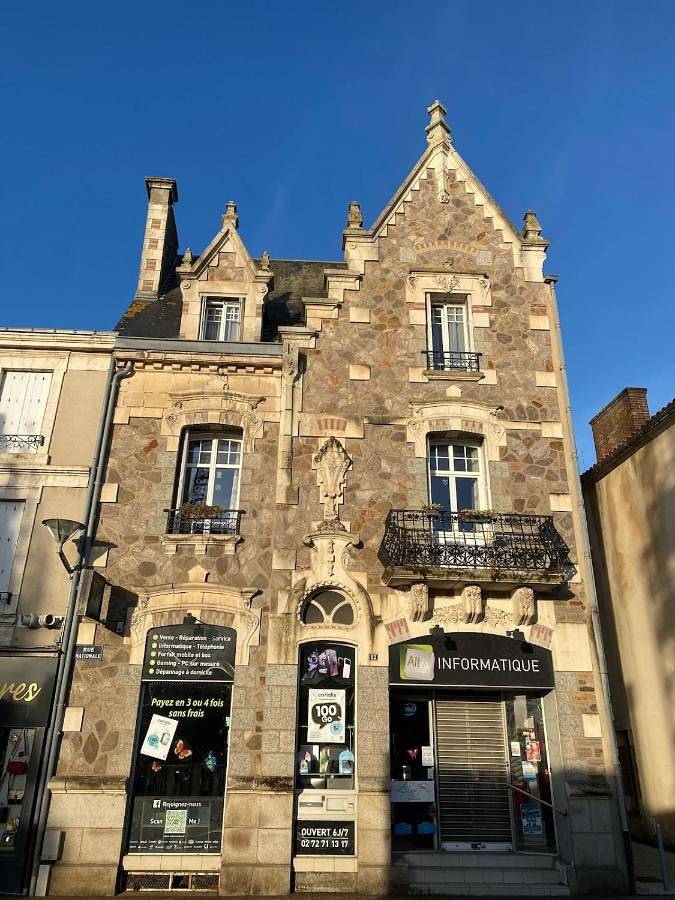 Location de vacances pour 8 personnes, avec Balcon et Terrasse à Chantonnay