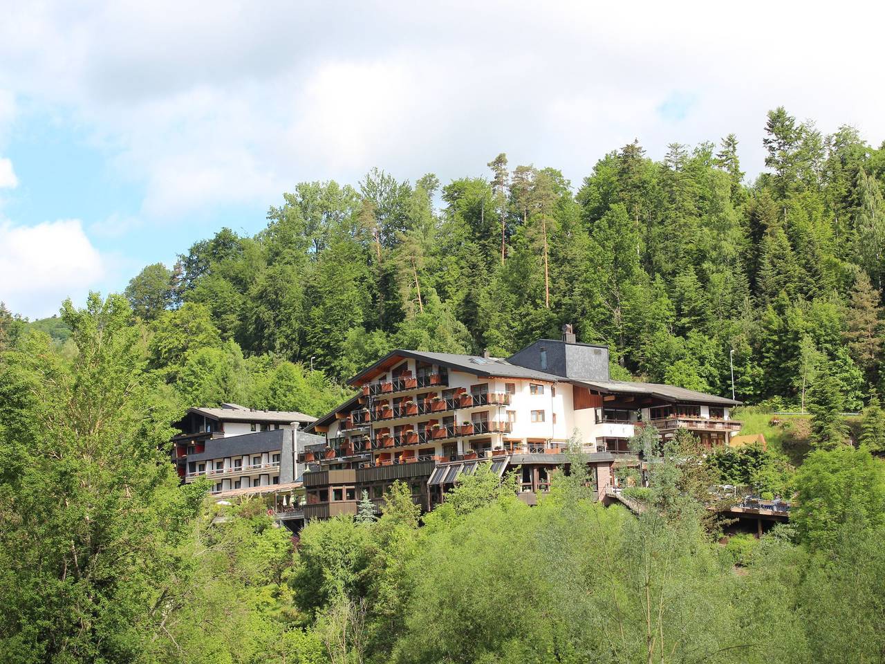 Ringhotel Mönchs Waldhotel - Doppelzimmer Standard mit ca. 23qm, Dusche und Wc in Unterreichenbach, Nordschwarzwald