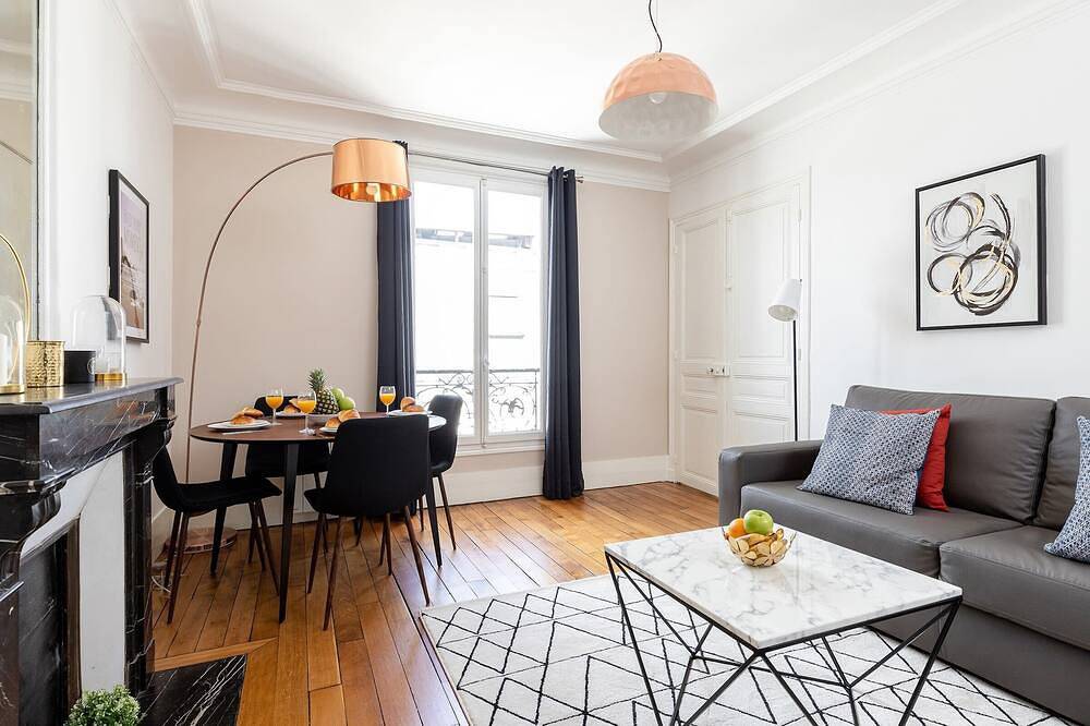 Entire apartment, La Sorbonne-Pantheon-Latin Quarter 1Br in Paris, Ile de France