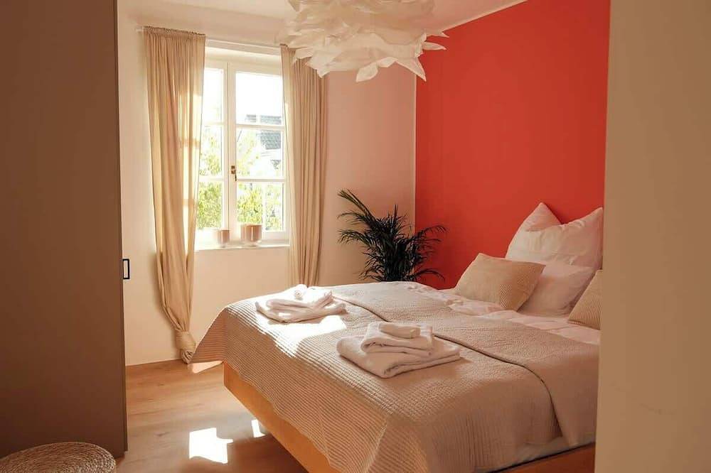 Ganze Wohnung, Haustierfreundliche Komfort-Fewo mit 2 Schlafzimmern & Wintergarten in Neustadt an der Weinstraße, Deutsche Weinstraße