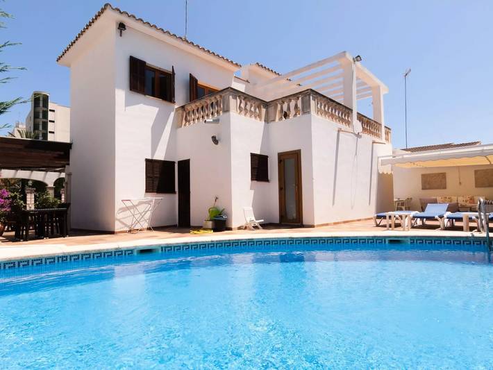 Finca für 6 Personen, mit Terrasse und Pool in Sa Coma