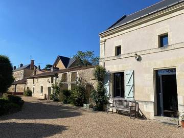 Gîte pour 4 personnes, avec vue ainsi que piscine et jardin à Saint-Martin-de-Sanzay