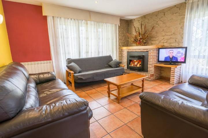 Casa rural para 8 personas, con vistas además de jardín y piscina en Pinares (Soria) - 4