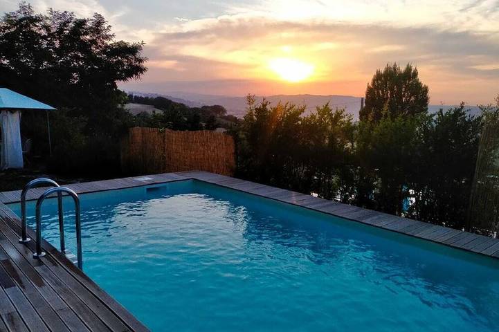 Ferienwohnung für 3 Personen, mit Pool und Garten