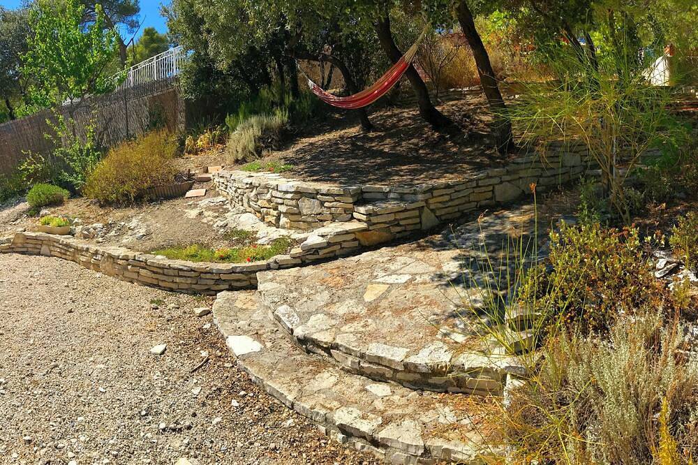 Large house 15 min from Aix en Provence and 30 min from Marseille and the beaches. in Bouc-Bel-Air, Aix-en-Provence region