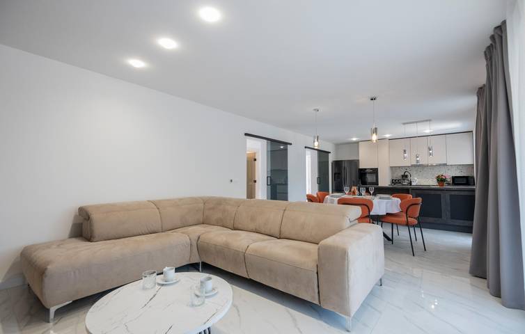 Gemütliche 2-Zimmer-Wohnung mit Meerblick, Terrasse und WLAN in der Nähe von Pucisca in Pucisca, Brac