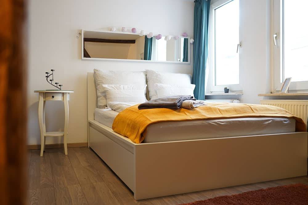 Open, cozy apartment in house, on 2.5 floors - With living room, large bathroom in Halle (Saale), Saale-Unstrut