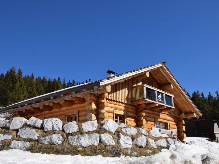 Ferienhaus für 8 Personen, mit Balkon und Whirlpool sowie Terrasse und Garten