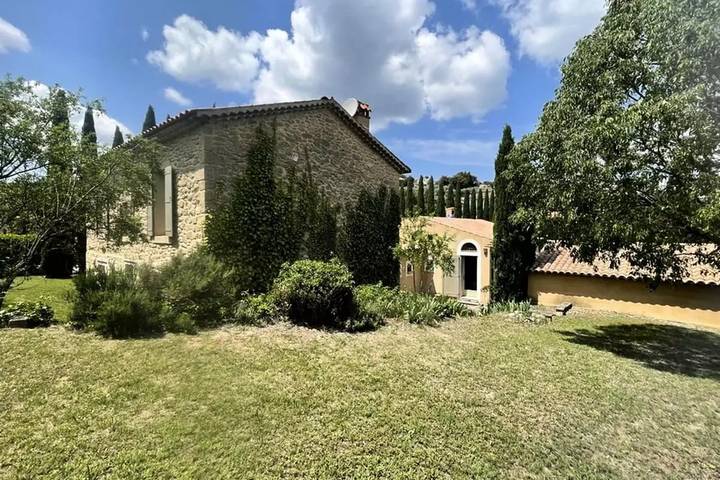 Location de vacances pour 8 personnes, avec jardin, animaux acceptés à Rognes - 4