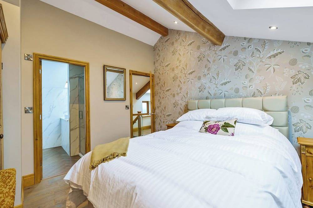 The Barn, pet friendly, character holiday cottage in Holmfirth in Holmfirth, West Yorkshire