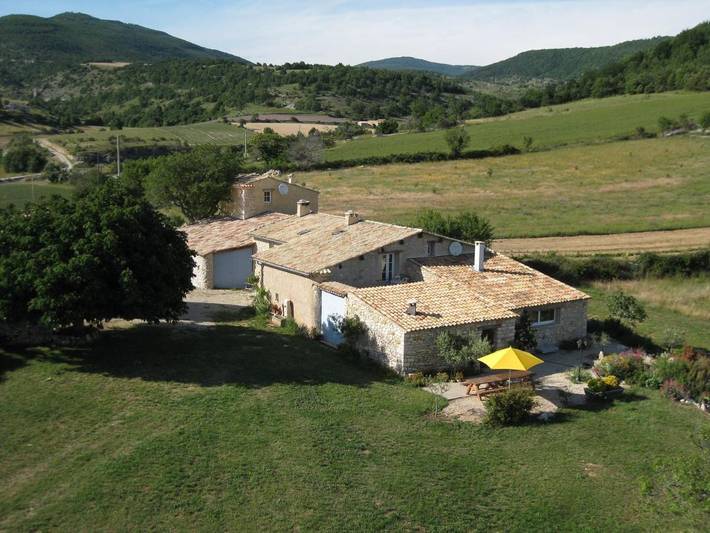 Location de vacances pour 5 personnes, avec vue ainsi que jardin et piscine à La Rochegiron - 4