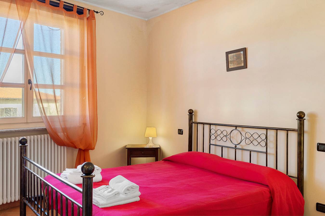 Zimmer 'Lepre' mit Bergblick, Gemeinschaftspool und Wlan in Costigliole d'Asti, Langhe
