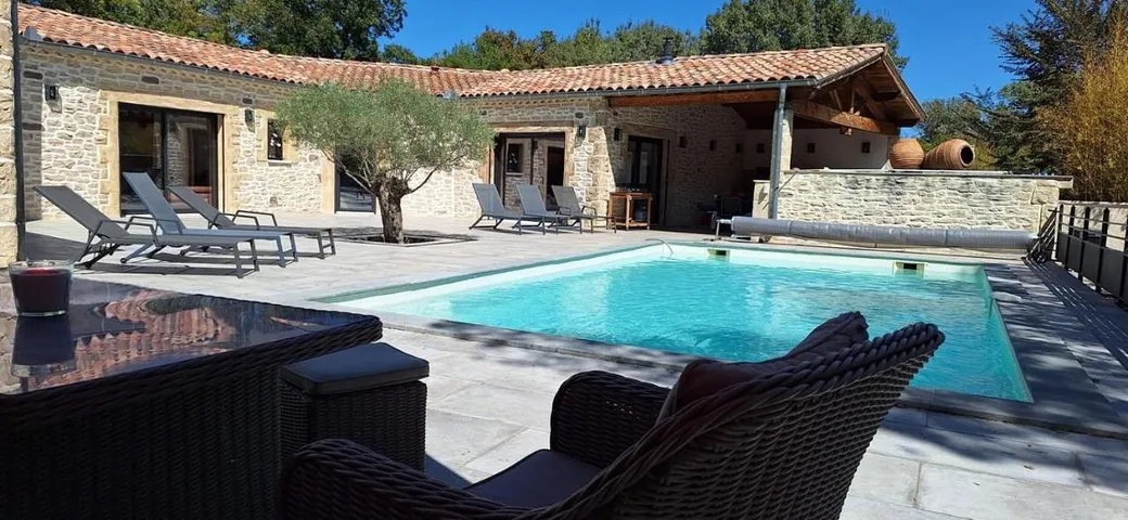 Casa de huéspuedes para 10 personas, con piscina y jardín - 1