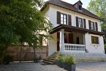 Gîte pour 8 personnes, avec vue et jardin dans Boussières