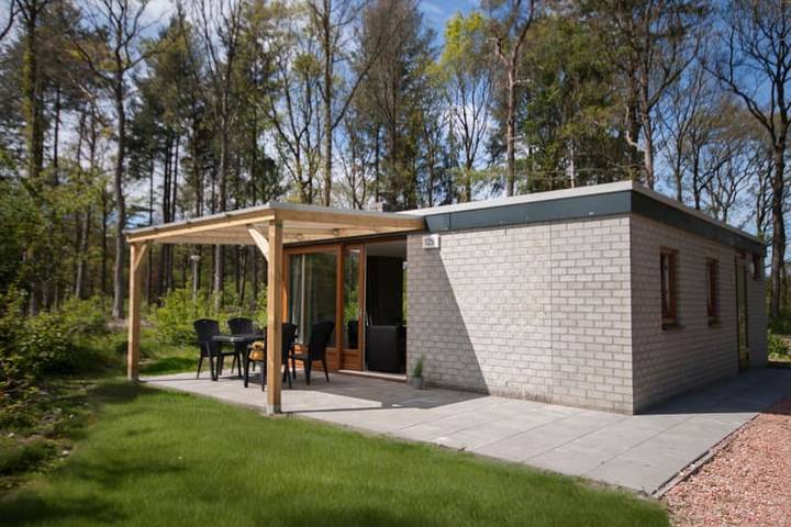 Ferienhaus für 4 Personen, mit Terrasse und Balkon/Terrasse