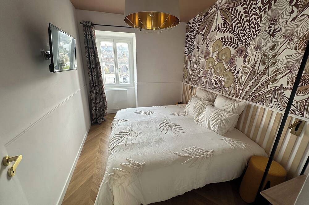 Entire apartment, Luxury T3 suite in historic center in Quimperlé, Quimper region