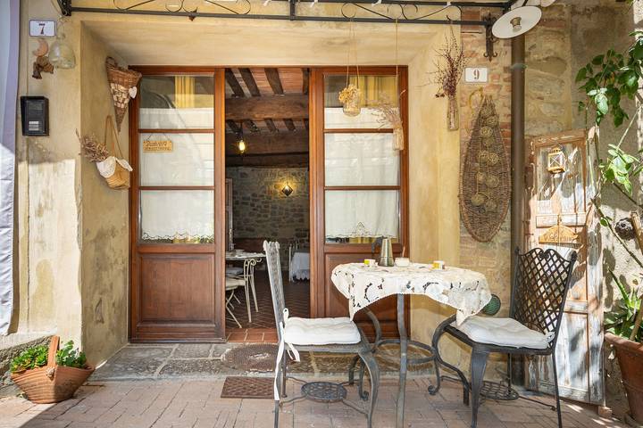 Casa Vacanze 'Piccola Corte' con Wi-Fi in Chianni, Costa degli Etruschi