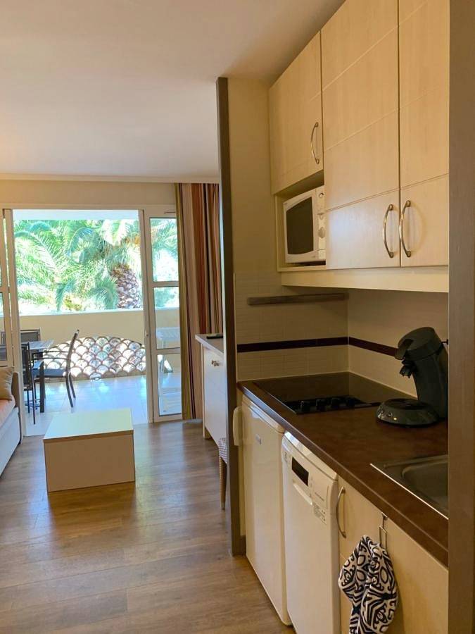 Gîte pour 4 personnes, avec piscine ainsi que terrasse et vue dans Agay - 3