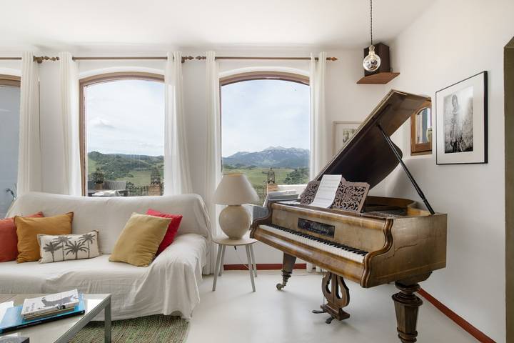Dar Hajra, villa para couples with spectacular views of the Sierra de Grazalema in Montecorto, Málaga Province