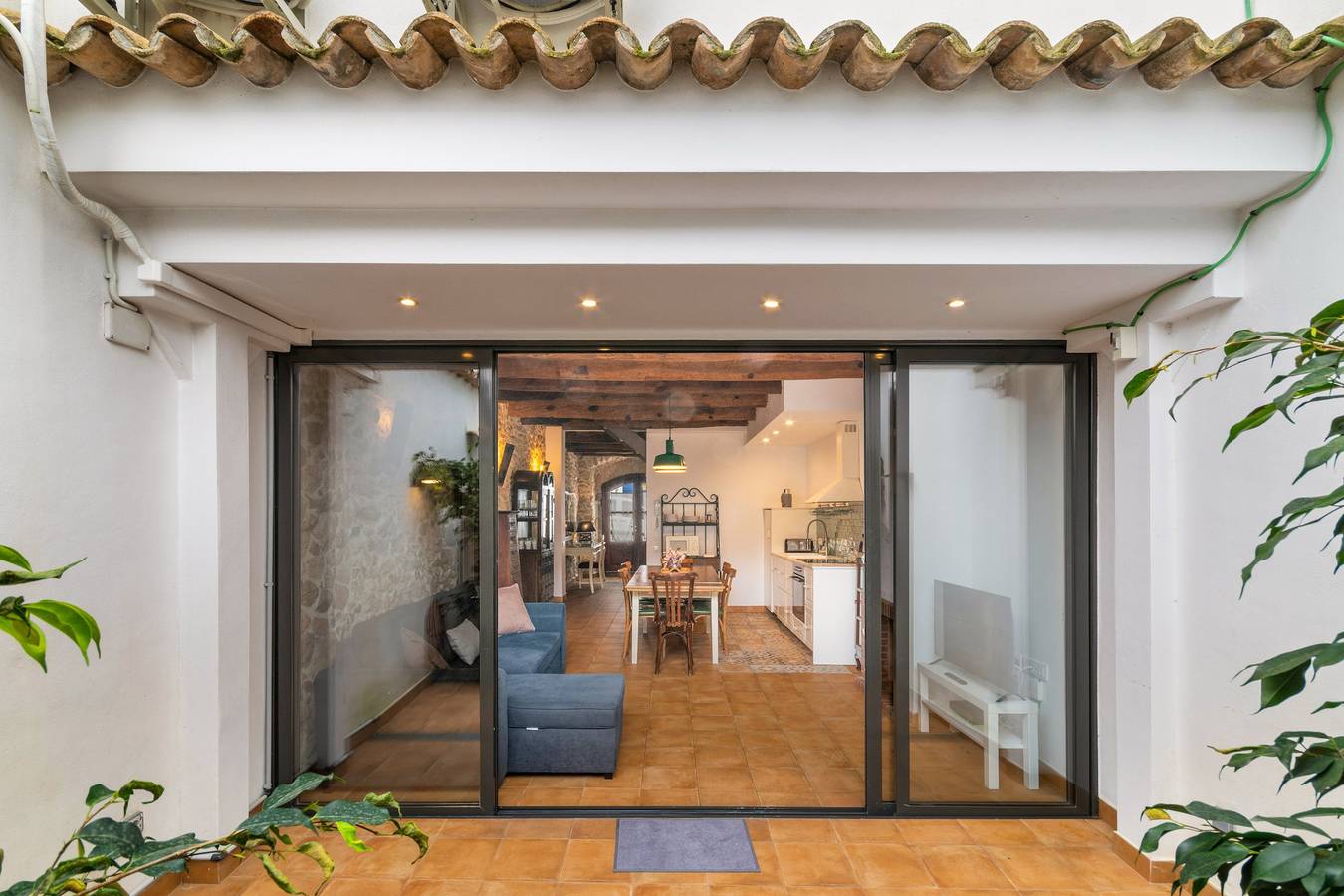 Casa con patio, piedra y luz natural in Sant Pere de Ribes, Garraf