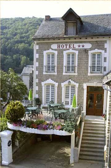 Hôtel pour 3 personnes, avec terrasse à Saint-Chély-d'Aubrac