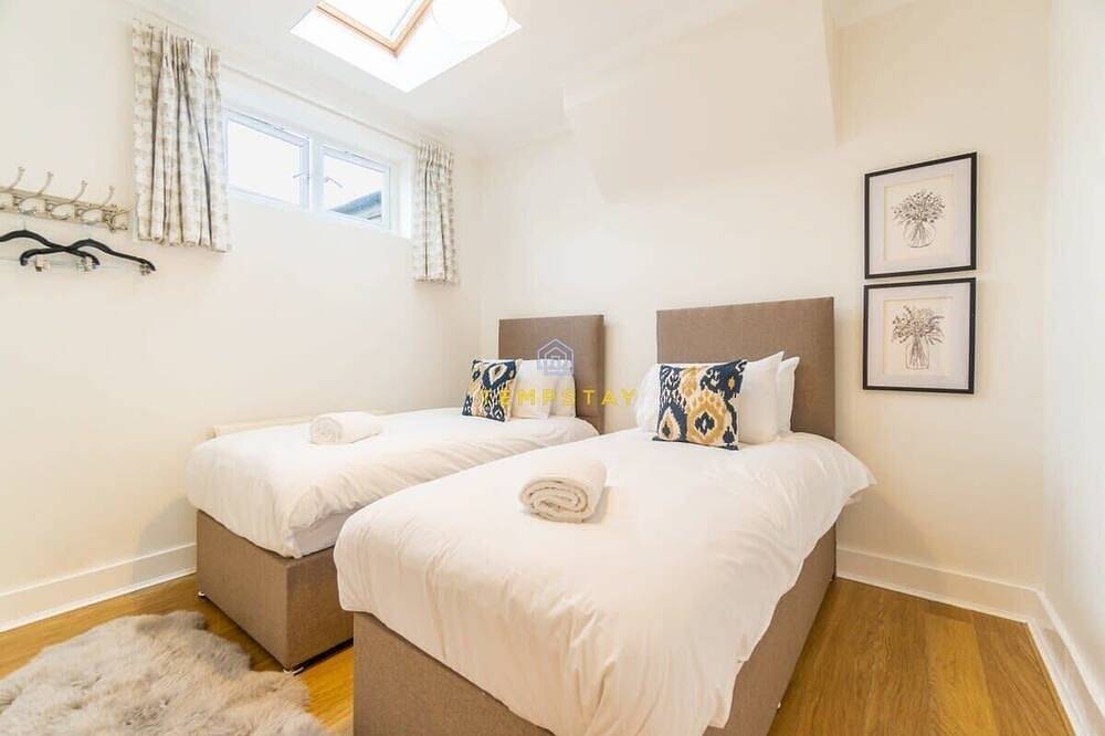 Stylish 3 Bed Cottage❤Walk 2 All Sights & High St in Windsor, Berkshire