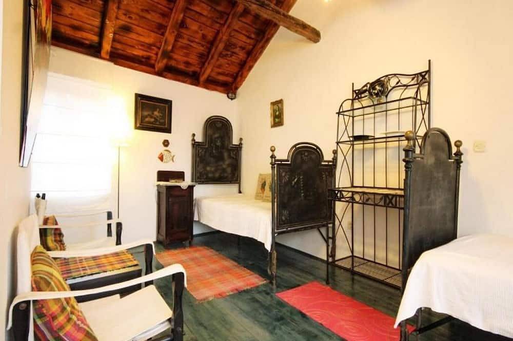 Villa Talež - Four Bedroom Villa with Terrace and Swimming Pool in Split-Dalmatia