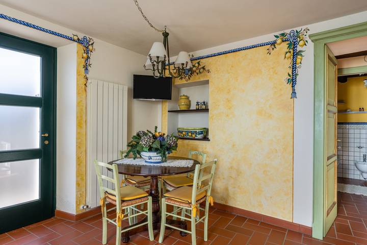 Apartment 'Limoni' with Private Terrace in Molazzana, Garfagnana