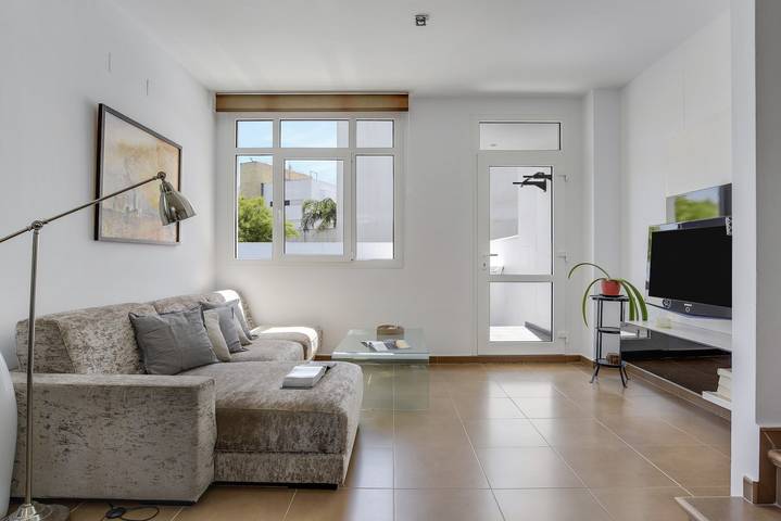 Modern house near the beach with pool, rooftop terrace, Wi-Fi and air conditioning in La Fontanilla, Conil de la Frontera