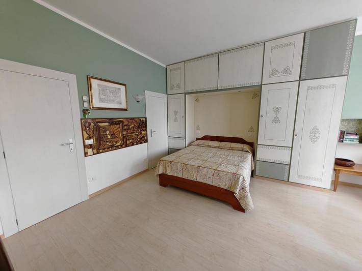 Gîte pour 4 personnes, avec vue et vue sur le lac ainsi que jardin et piscine à Garde - 2