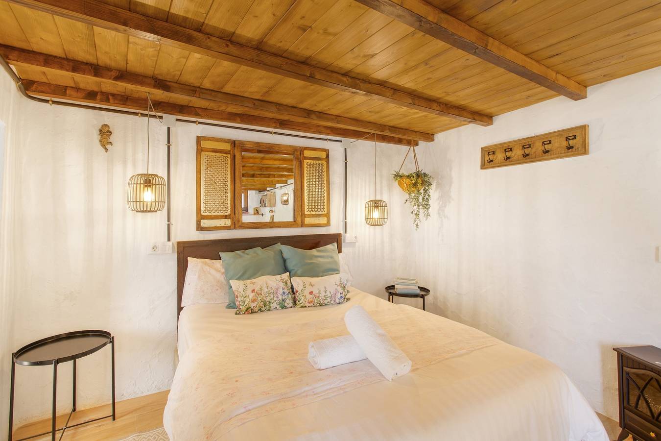 Appartement entier, Vacances 'El Nido Fuente Hervera' avec vue sur les montagnes, terrasse privée et Wi-Fi in Las Lagunetas, Vega de San Mateo