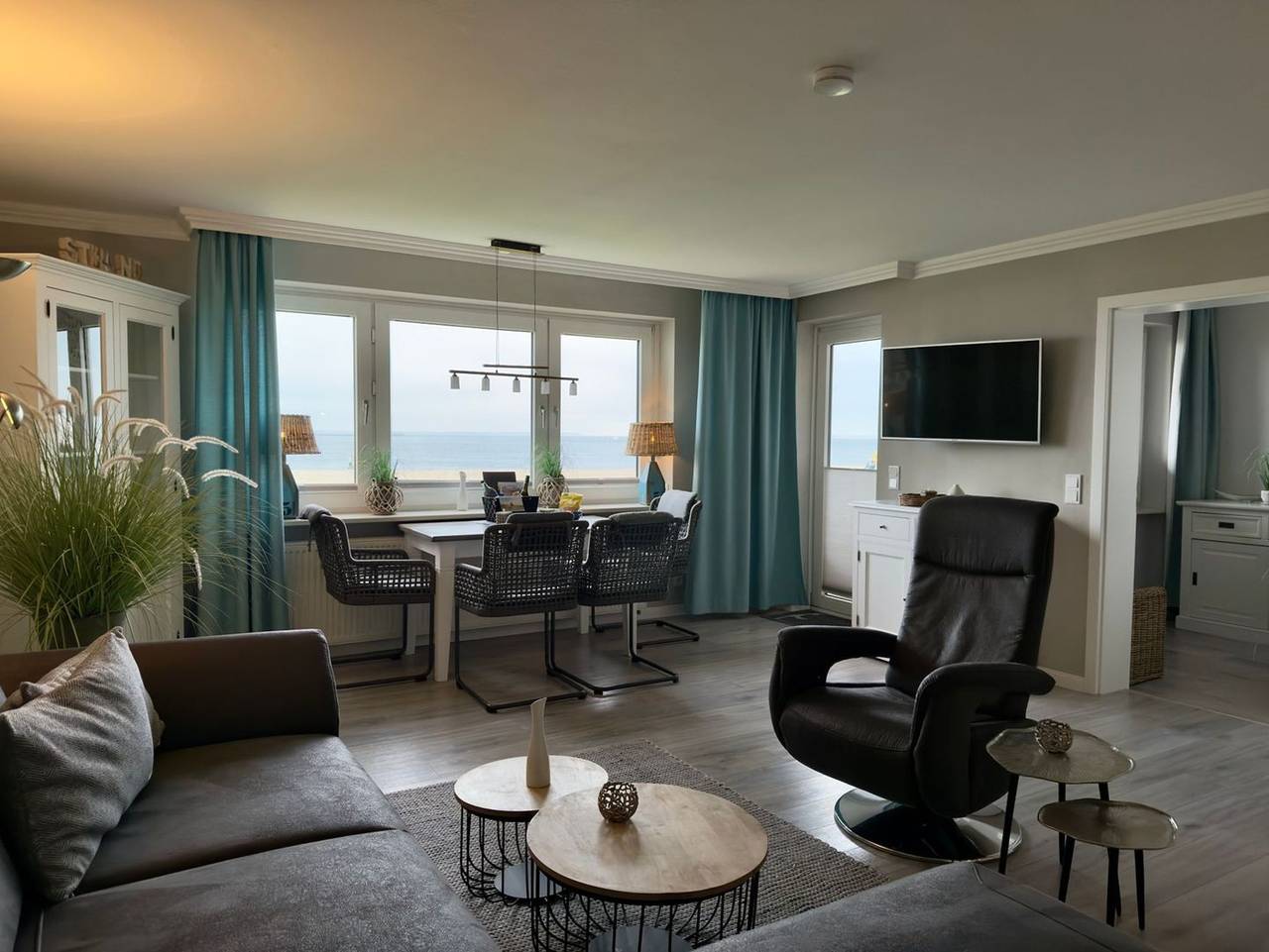 Ganze Ferienwohnung, Strand & Meer - Gemütliche drei Zimmer Wohnung mit fantastischem Meerblick in Hörnum. in Hörnum, Sylt